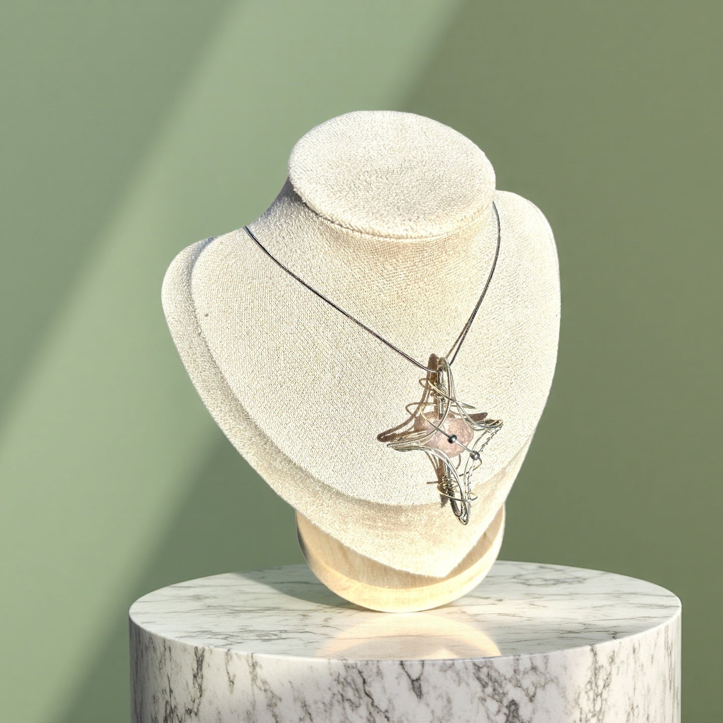 Collar artesanal cristal estrella de cuatro puntas multicolor brillante joyería elegante mujer