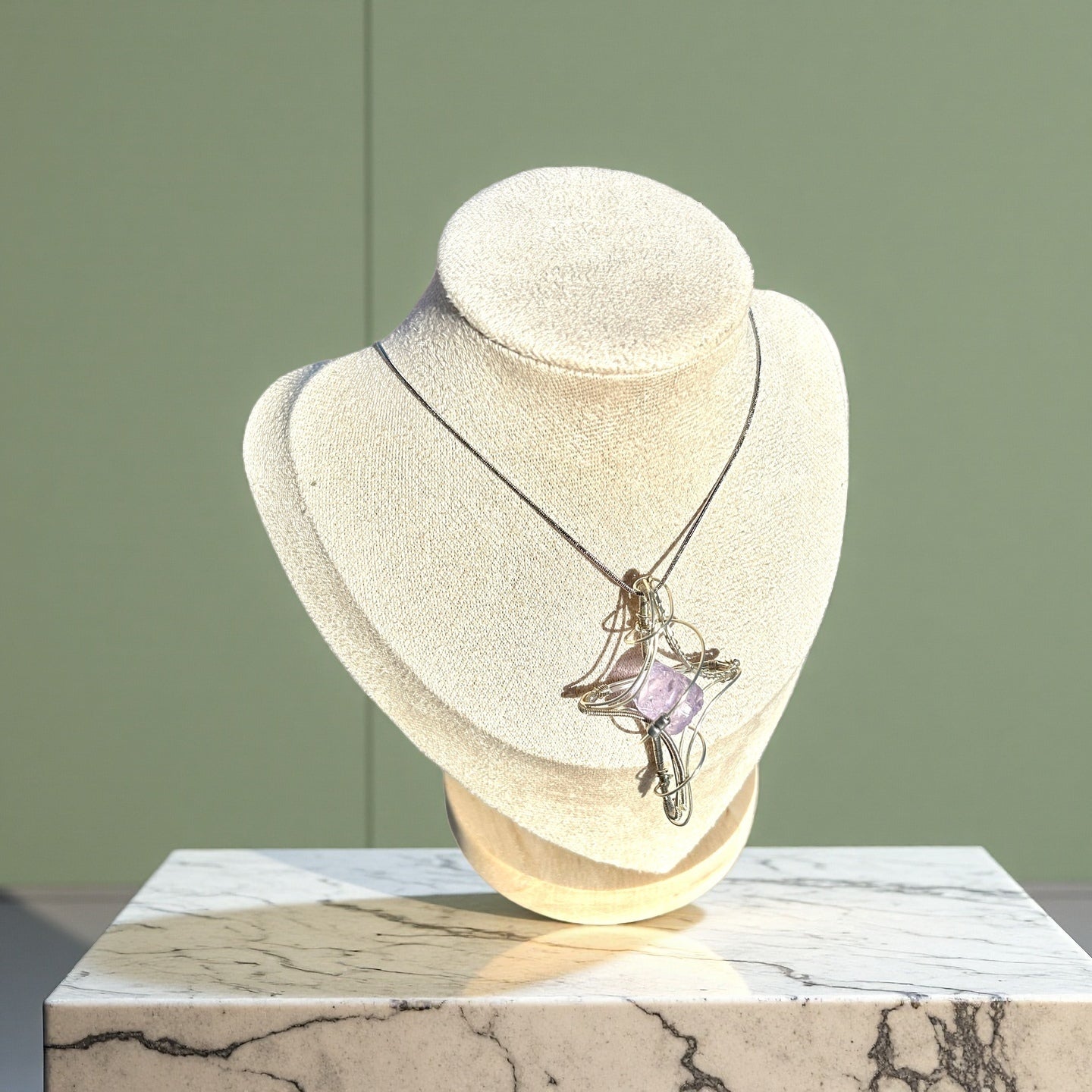 Collar artesanal cristal estrella de cuatro puntas multicolor brillante joyería elegante mujer