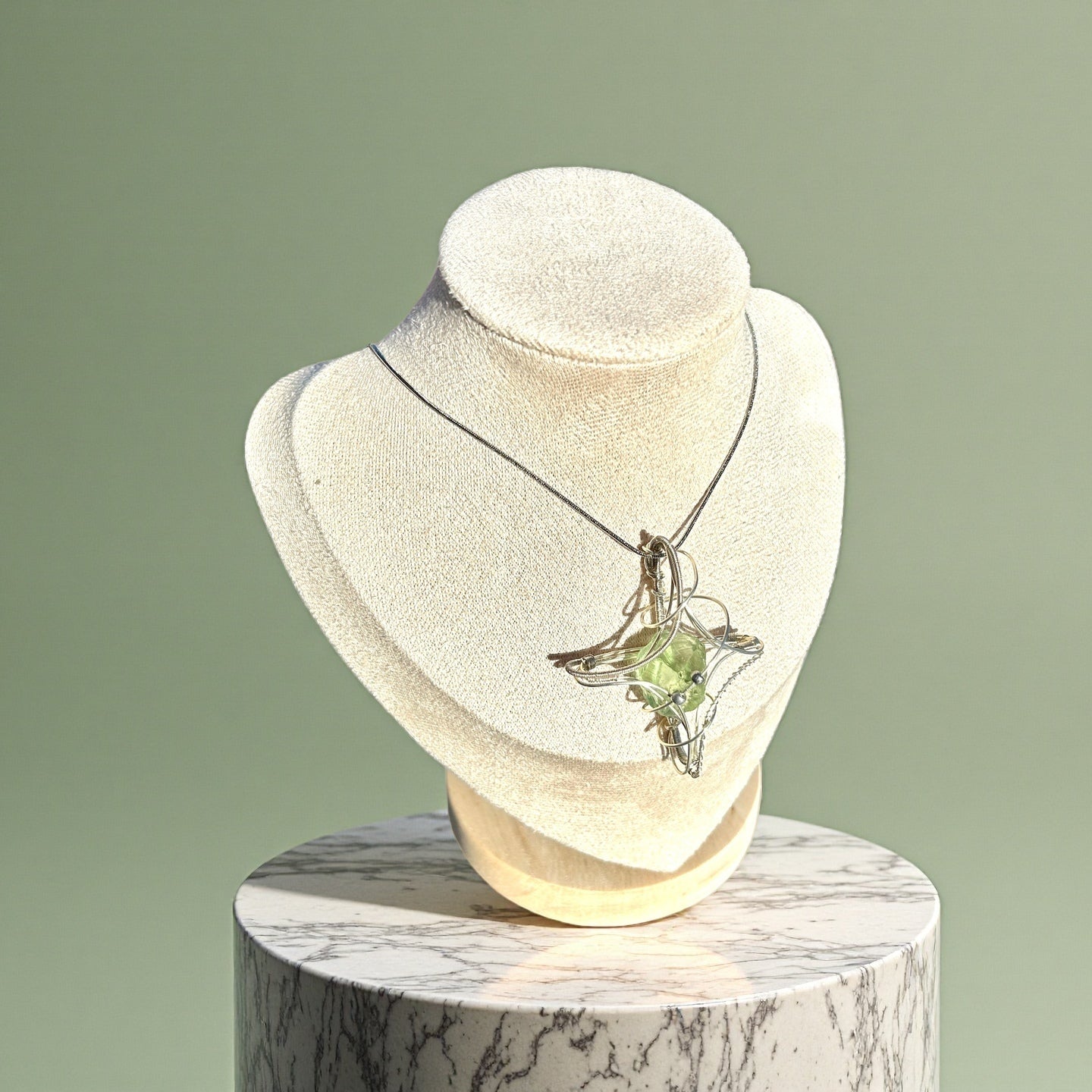 Collar artesanal cristal estrella de cuatro puntas multicolor brillante joyería elegante mujer