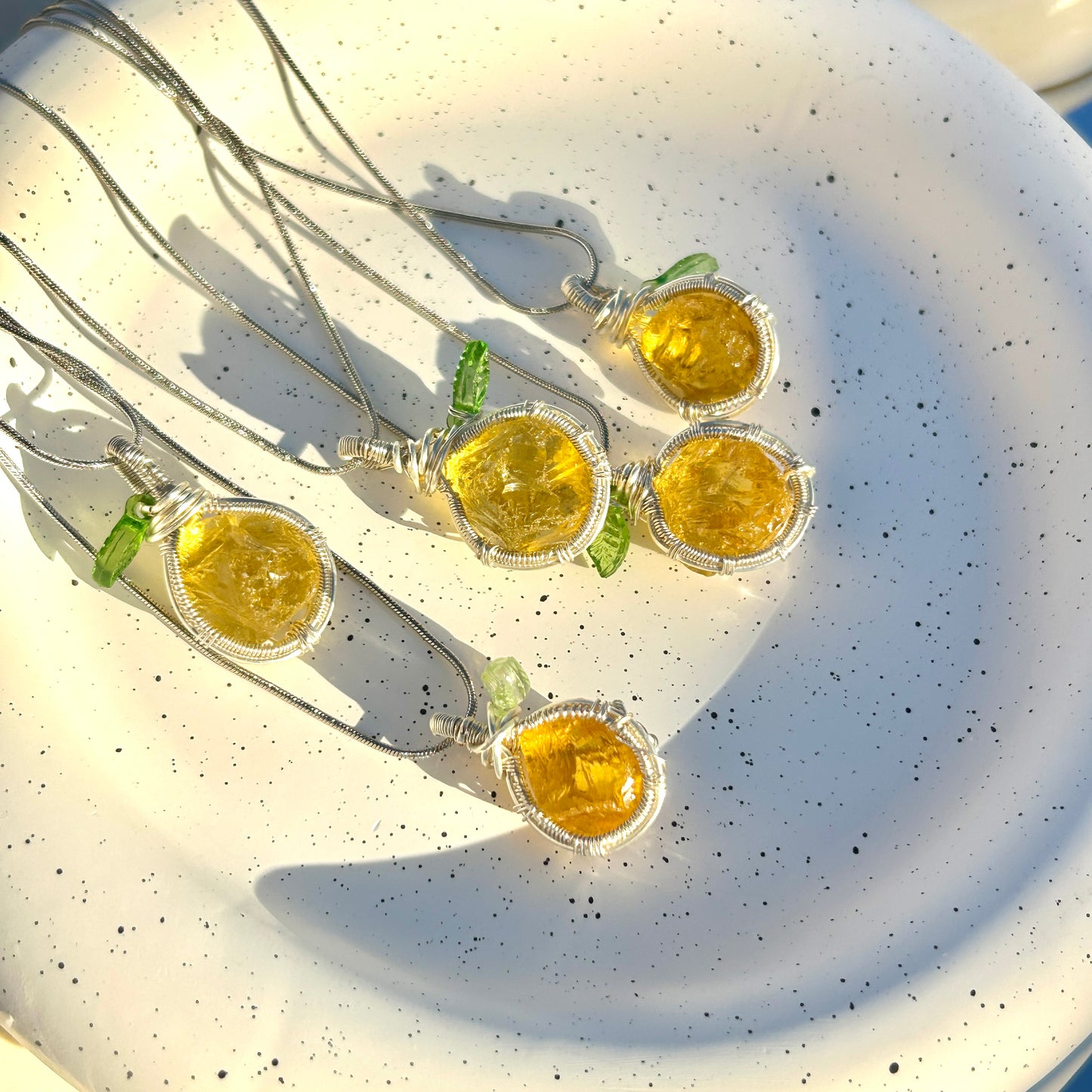 Collar cristal artesanal con colgante de limón amarillo brillante joyería