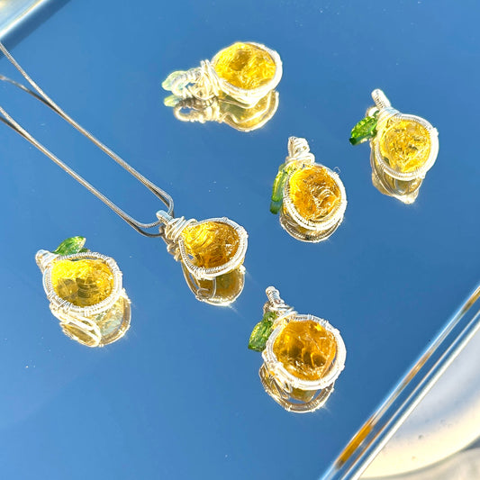 Collar cristal artesanal con colgante de limón amarillo brillante joyería