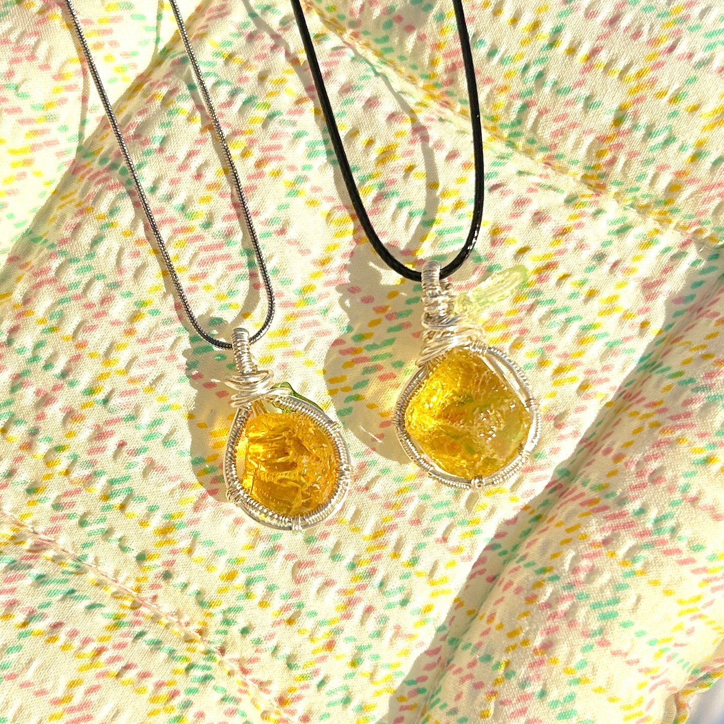 Collar cristal artesanal con colgante de limón amarillo brillante joyería