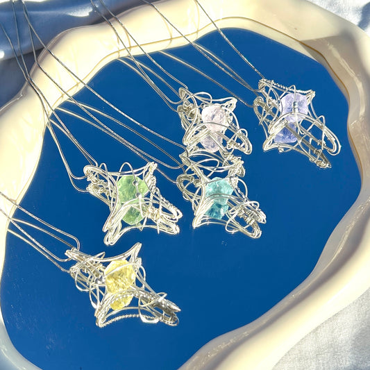 Collar artesanal cristal estrella de cuatro puntas multicolor brillante joyería elegante mujer