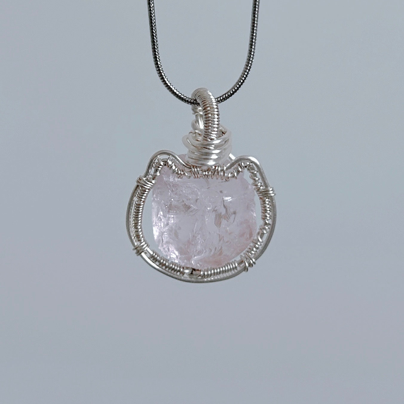 Collar artesanal cristal gato multicolor brillante joyería elegante mujer