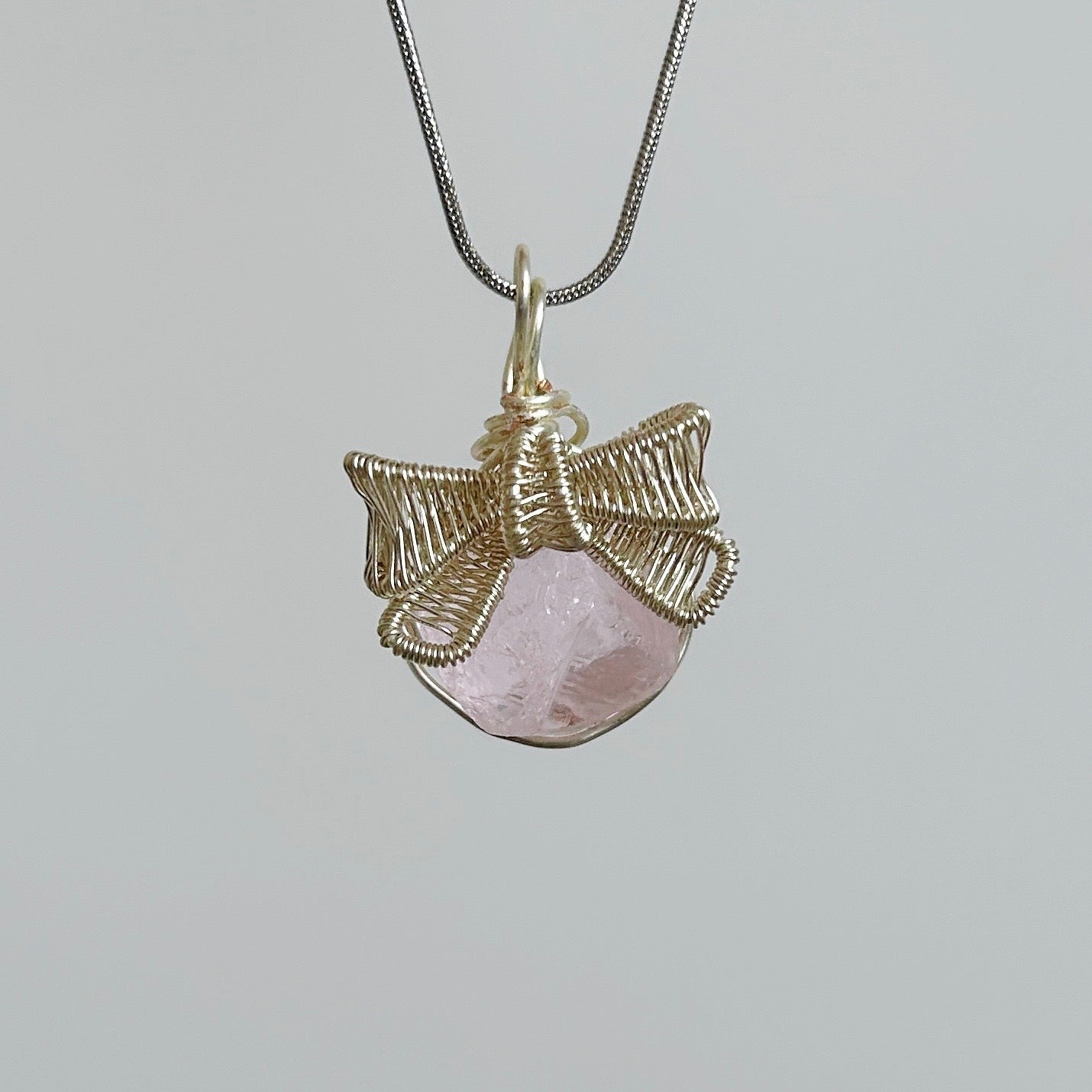 Collar artesanal colgante lazos cristal multicolor brillante joyería